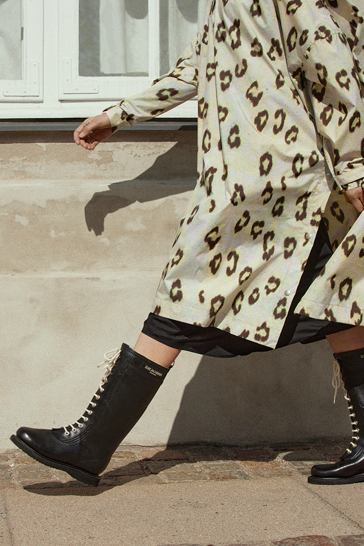 A classic design <br> icon: rainboots