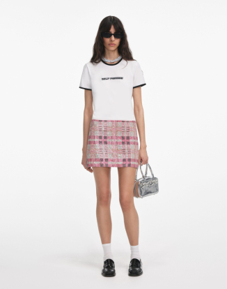 화이트 티셔츠 위드 엠브로이더드 로고