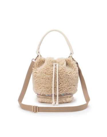 퍼스트 웜 베이지 퍼 스몰 드로우스트링 숄더백