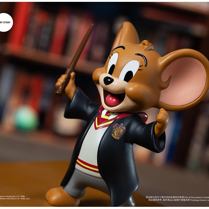 WB100TH Gryffindor Jerry Statue